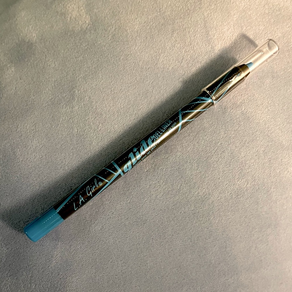 💙Bright Blue Eyeliner🦋